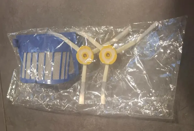 Aspiradore Roomba. Caricabatterie. Ricambio filtro, pulizia