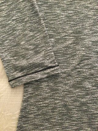 Top Caroll gris con cremallera cuello