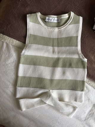Top Bershka Rayas Verde y Blanco Talla XS