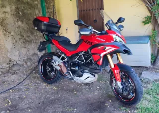 Ducati Multistrada 1200S Roja