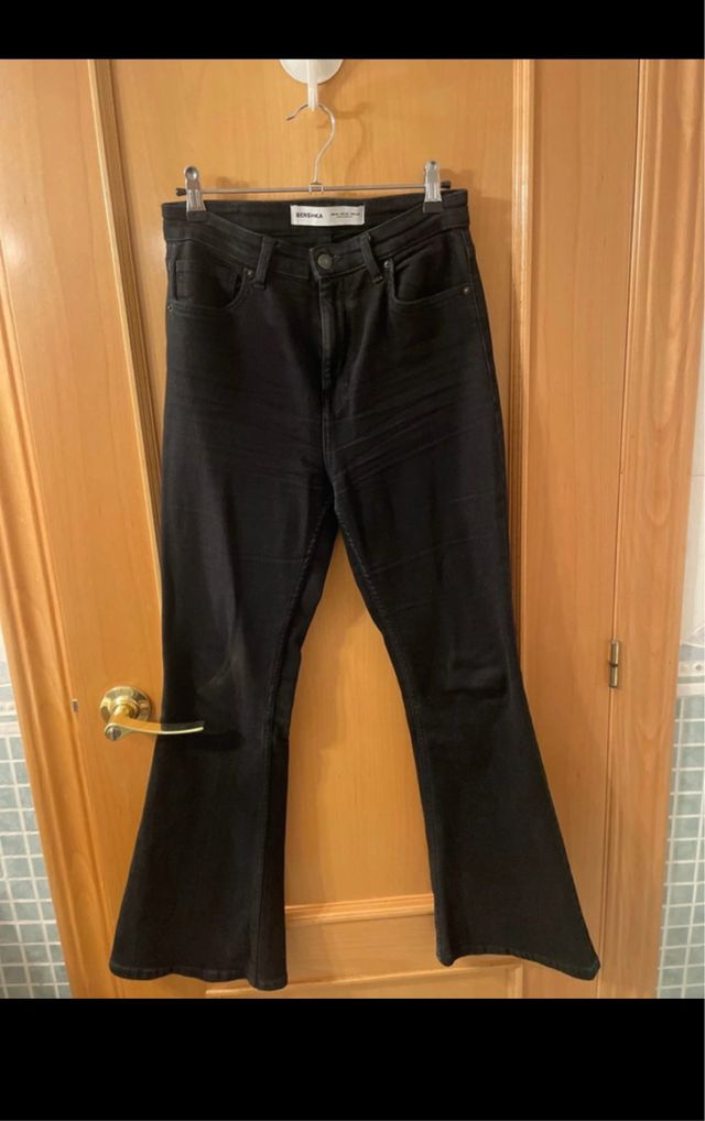 Jeans flare negros Bershka Talla M