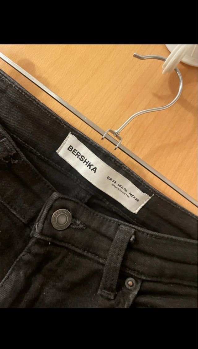Jeans flare negros Bershka Talla M