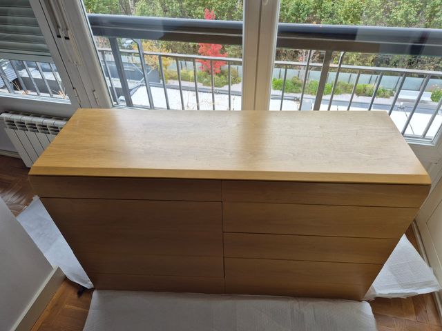 Cómoda de madera moderna