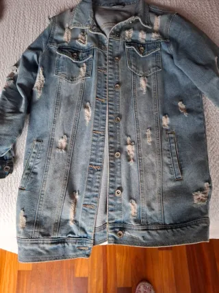 Chaqueta vaquera mujer desgastada