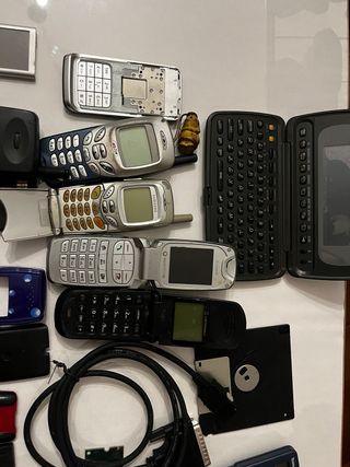 lot telefoni e pezzi di ricambio vari