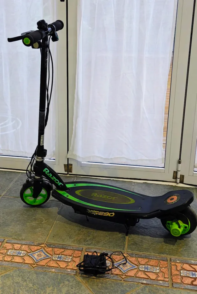 Patinete eléctrico Razor E200 Niño