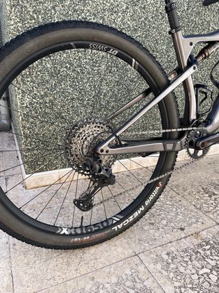 Bicicleta carbono doble suspensión