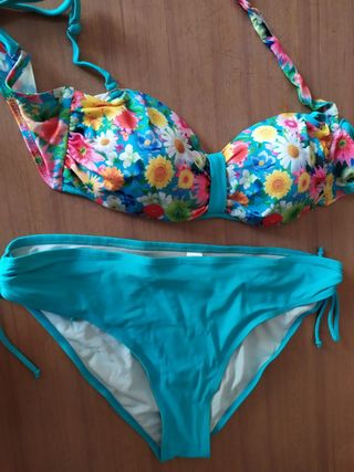 Costume da bagno floreale e turchese