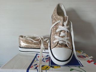 Zapatillas niña estilo Converse doradas