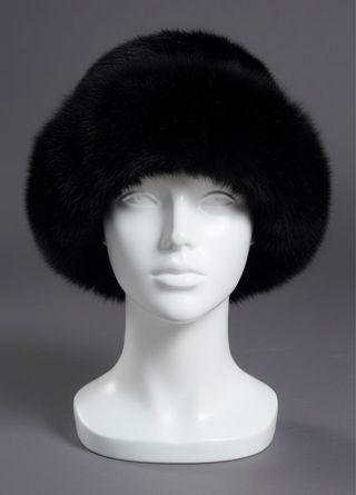 Cappello in pelliccia nero