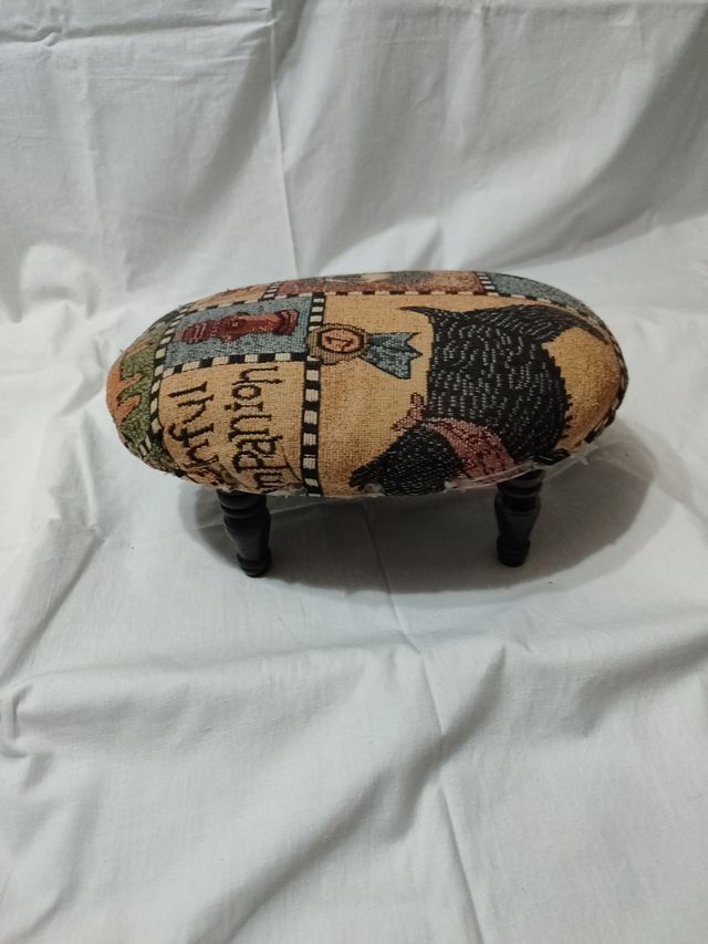 Apoio para os pés pequeno estofado