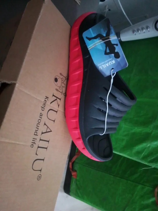 Sandalias KUAILU ortopédicas negras y rojas