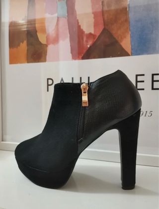 Elegantes botines negros