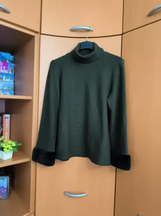 Jersey cuello alto con puños de pelo