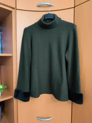 Jersey cuello alto con puños de pelo