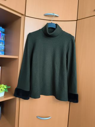 Jersey cuello alto con puños de pelo