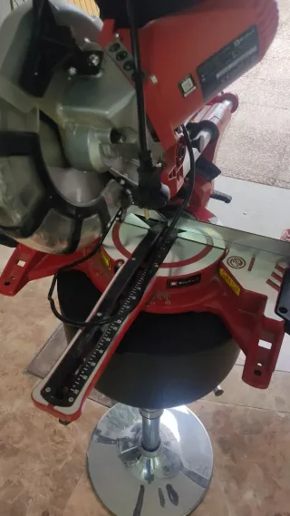 Ingletadora telescópica Einhell . 1800 w 