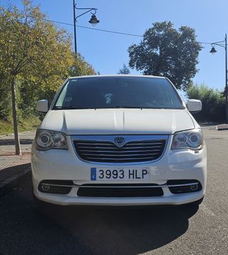 Lancia Voyager 2012