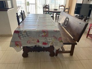 Mesa comedor con banco y sillas