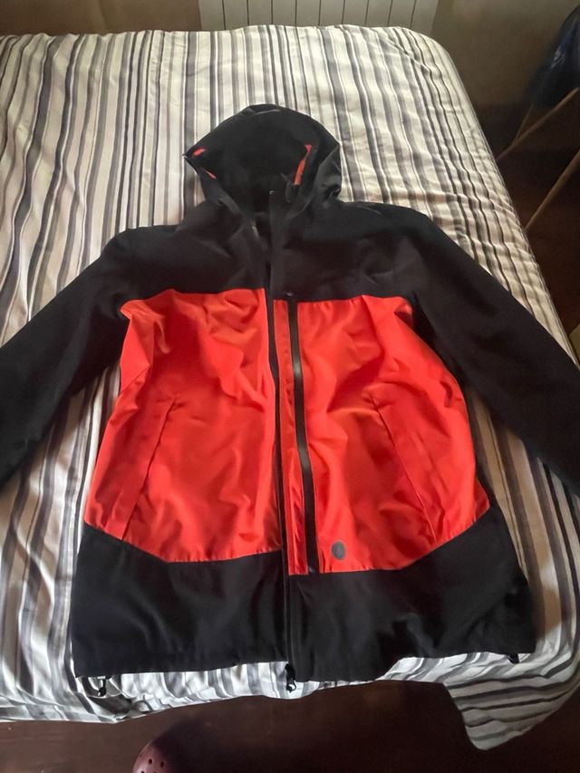 Cortavientos Volcom Negro y Naranja