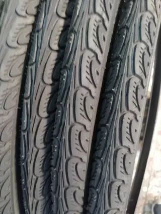 cubierta 650x35b negra clásica de varillas