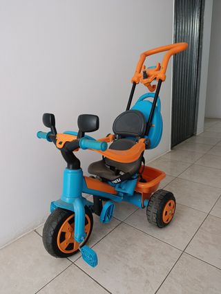 Triciclo infantil azul y naranja
