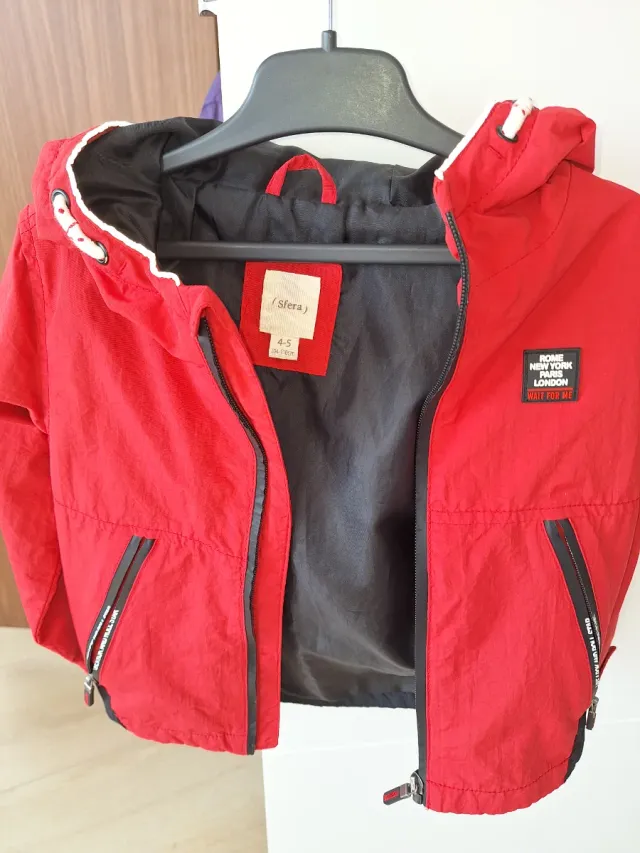 Chaqueta cortavientos roja 5 años