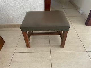 Taburete, sillas, mesitas