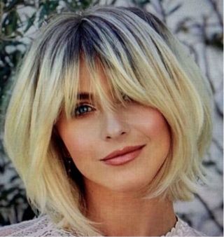 Preciosa peluca rubia estilo bob