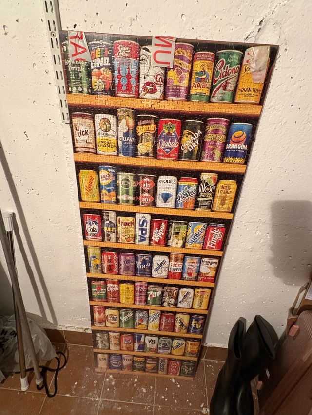 Puzzle Estantería Latas Bebidas