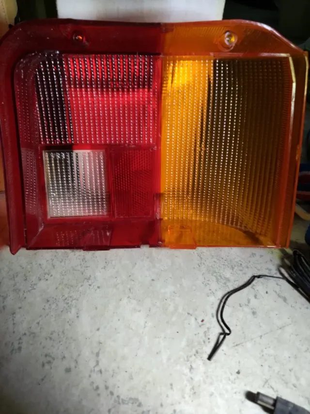 Gemma fanale posteriore Peugeot 205