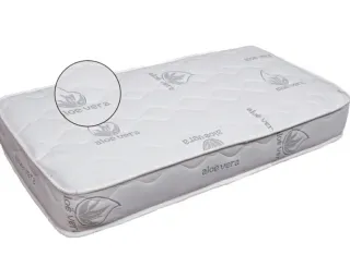 Cuna de bebé blanca