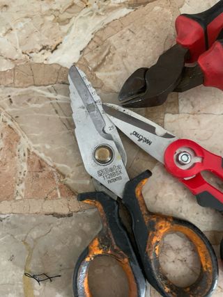 Set attrezzi lavoro: pinze, forbici, cacciaviti