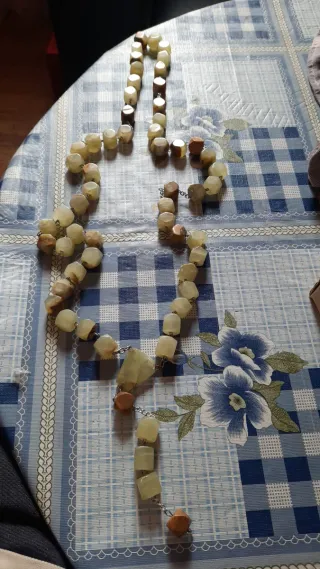 Collar de cuentas de piedra natural