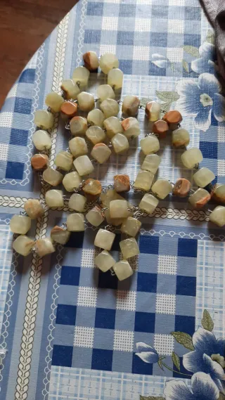Collar de cuentas de piedra natural