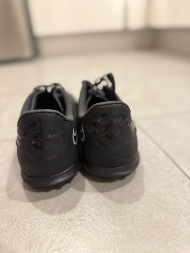 Botas de fútbol Nike Tiempo Negro Talla 46 UK 11