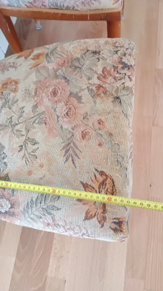 Par de sillas de madera con ratán