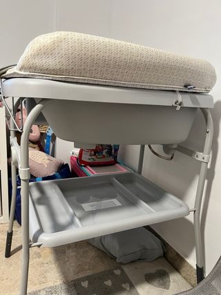 Mueble cambiador y bañera para bebé
