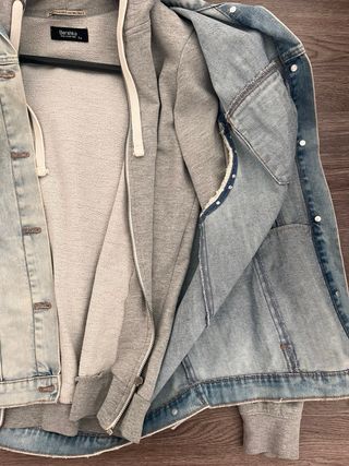 Conjunto Chaleco Denim y Sudadera Bershka