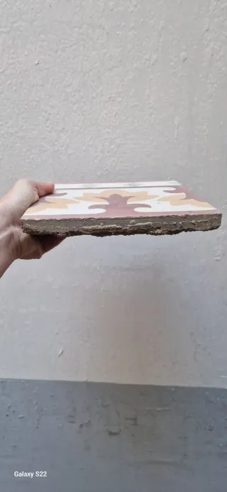 Baldosa hidráulica antigua decorada