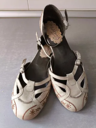 Manoletinas Mustang Beige con Hebilla