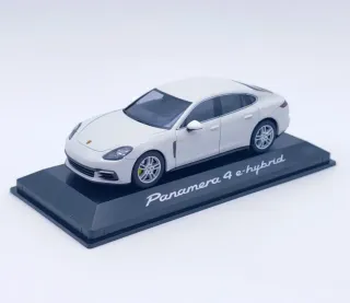 PORSCHE PANAMERA 4 E-HYBRID 1:43 HERPA