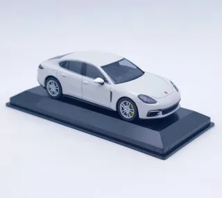 PORSCHE PANAMERA 4 E-HYBRID 1:43 HERPA