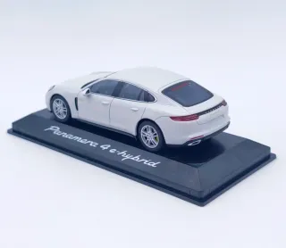 PORSCHE PANAMERA 4 E-HYBRID 1:43 HERPA
