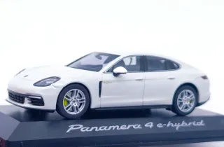 PORSCHE PANAMERA 4 E-HYBRID 1:43 HERPA