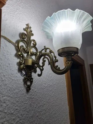 Apliques de pared dorados y transparentes