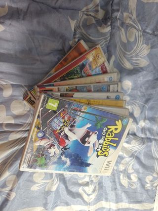 Nintendo Wii con 8 giochi, 2 controller e relativi cavi
