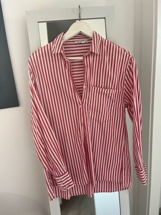 Camisa Bershka rayas rojas y blancas