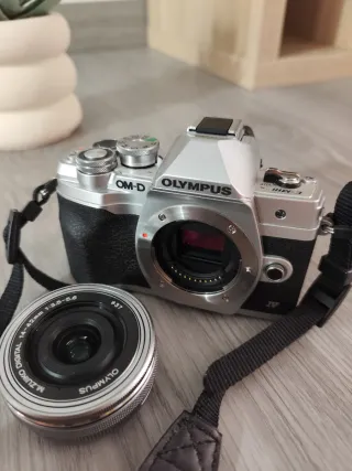 Cámara Olympus OM-D E-M10 Mark IV + Objetivo
