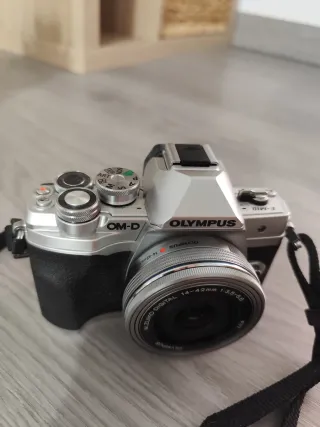 Cámara Olympus OM-D E-M10 Mark IV + Objetivo
